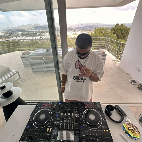 Hoodi playing in Ibiza